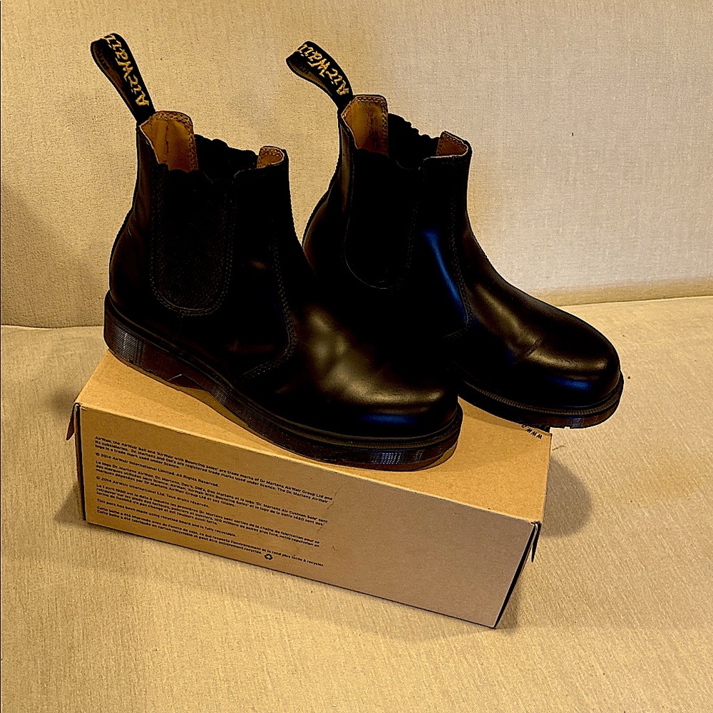 Doc Martens Chelsea boots in perfect shape, comfortable and fashionable always!